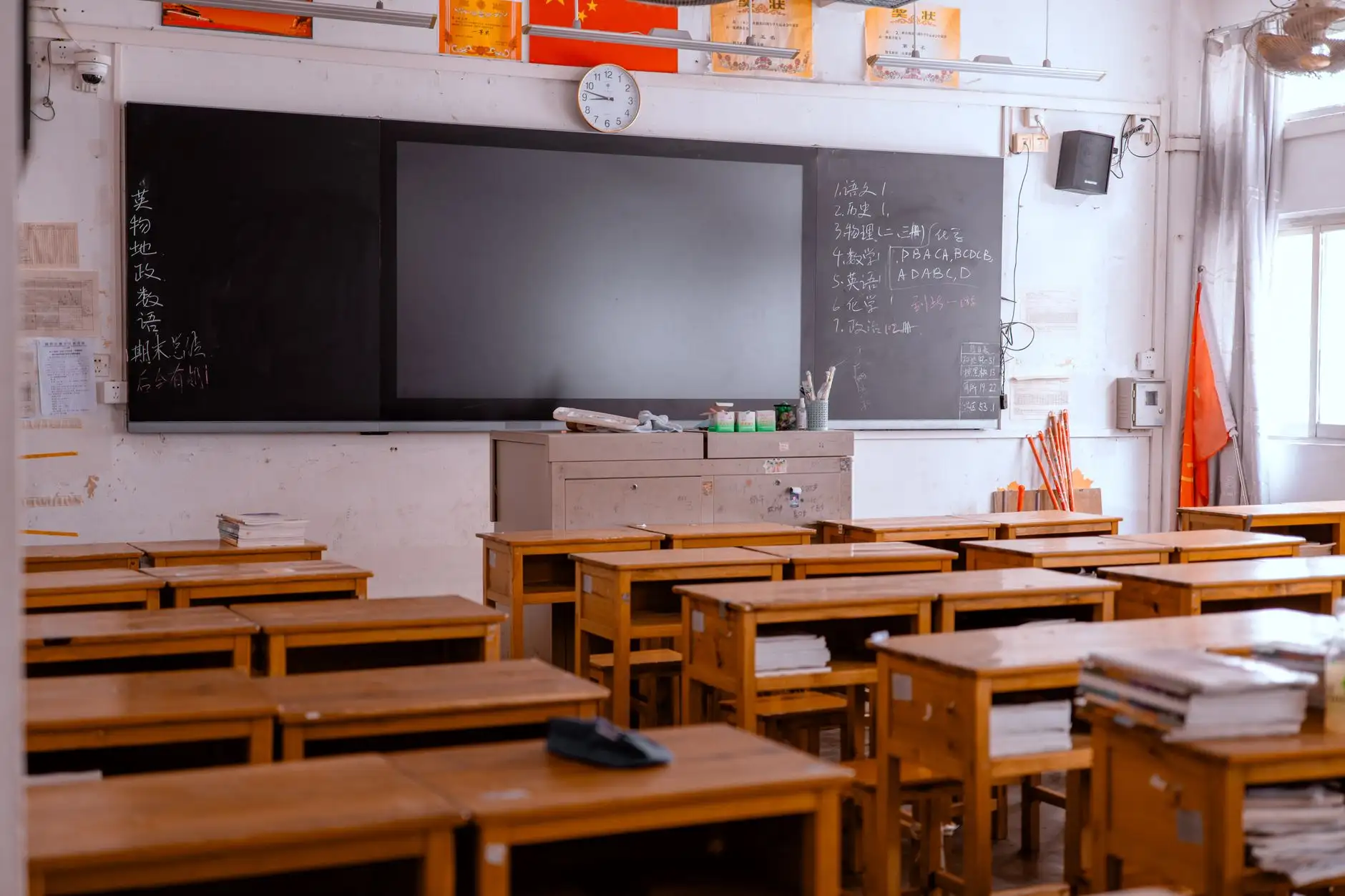 电子产品与数码配件采购趋势：2024年企业办公设备选型参考指南